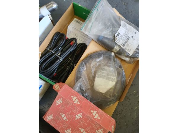 ~/upload/Lots/142387/AdditionalPhotos/lryawbrefbvd4/Proximity Switch Leads_t600x450.jpg